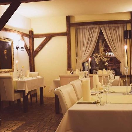 Barock Restaurant & Pension Topoľčany エクステリア 写真