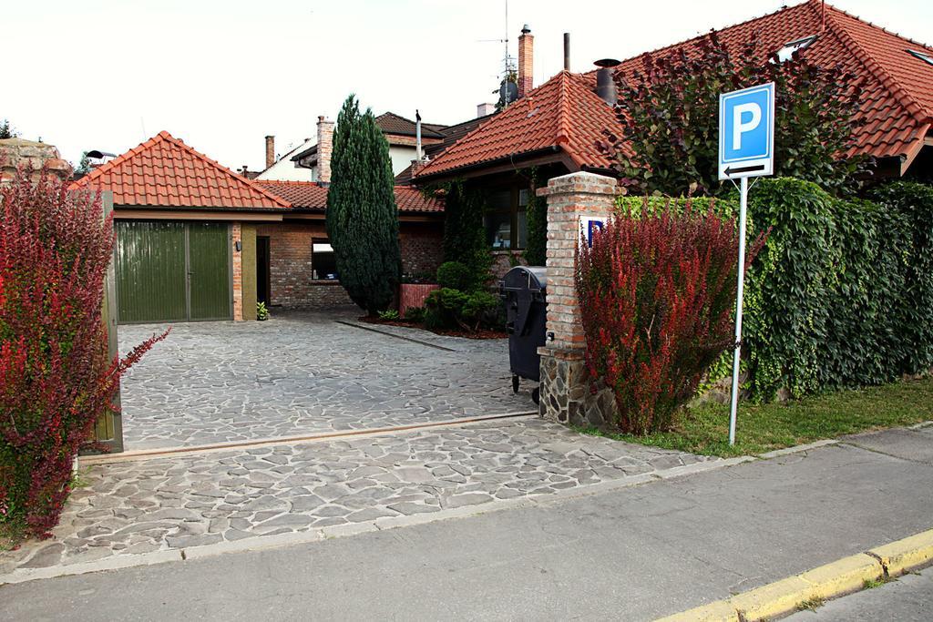 Barock Restaurant & Pension Topoľčany エクステリア 写真