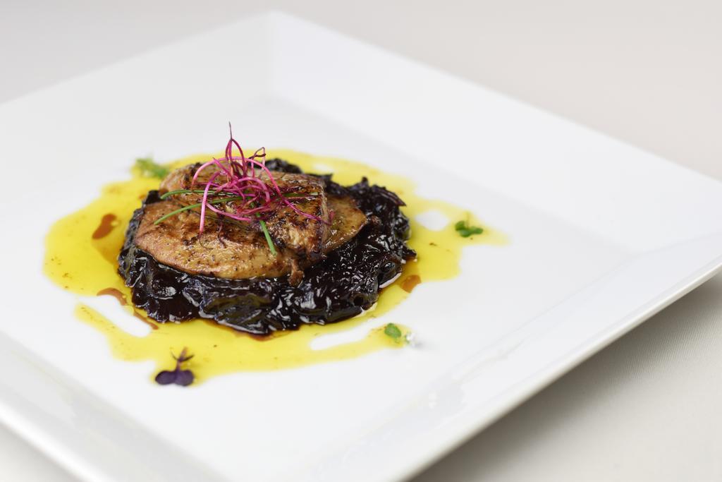 Barock Restaurant & Pension Topoľčany エクステリア 写真