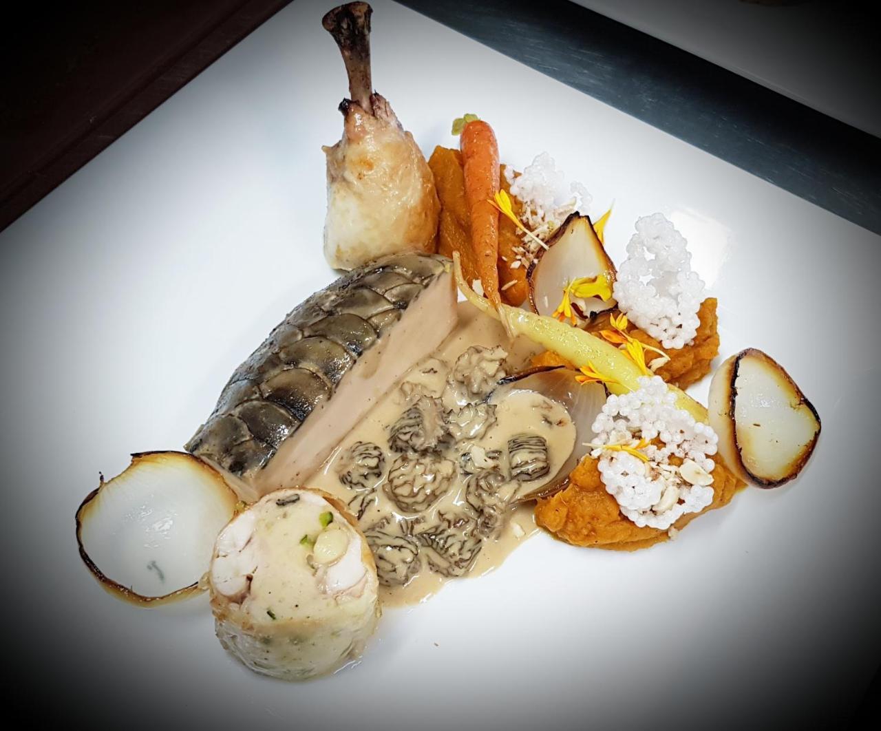 Barock Restaurant & Pension Topoľčany エクステリア 写真