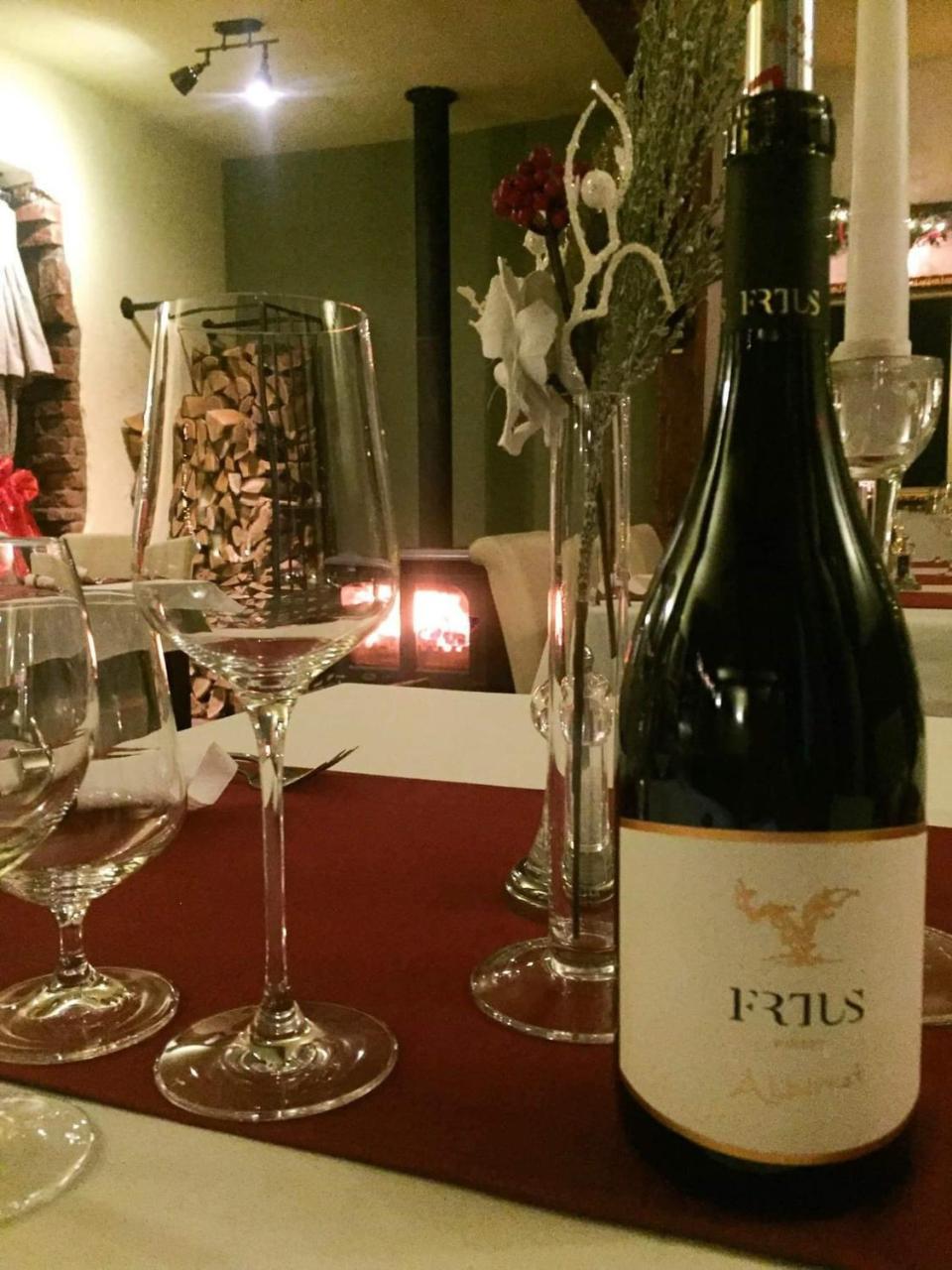 Barock Restaurant & Pension Topoľčany エクステリア 写真