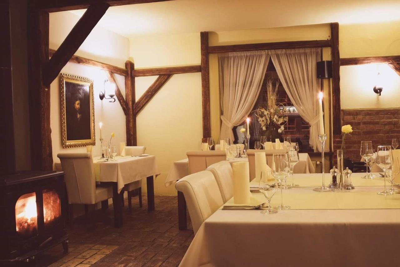 Barock Restaurant & Pension Topoľčany エクステリア 写真